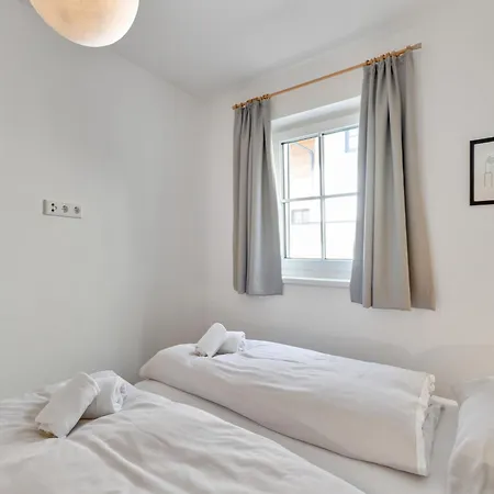 Modern In Near Area 木屋